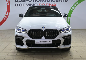 Подержанный автомобиль BMW X6 2020 года (2 фото)