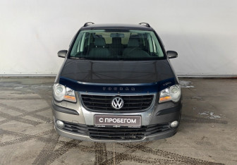 Подержанный автомобиль Volkswagen Touran 2008 года (2 фото)