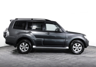 Подержанный автомобиль Mitsubishi Pajero 2011 года (4 фото)