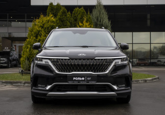 Подержанный автомобиль Kia Carnival 2021 года (2 фото)