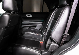 Подержанный автомобиль Ford Explorer 2013 года (14 фото)