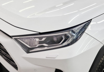 Подержанный автомобиль Toyota RAV4 2020 года (11 фото)