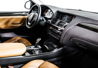 Подержанный автомобиль BMW X4 2015 года (9 фото)