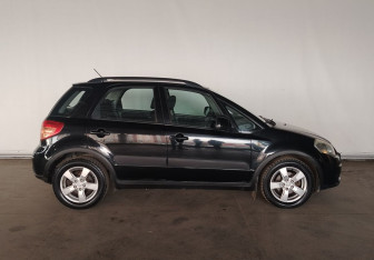 Подержанный автомобиль Suzuki SX4 Hatchback 2010 года (4 фото)