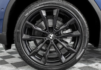 Подержанный автомобиль BMW X4 2021 года (21 фото)