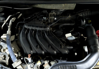 Подержанный автомобиль Renault Sandero 2016 года (9 фото)