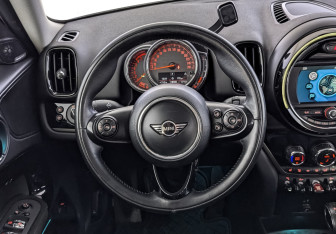 Подержанный автомобиль MINI Countryman 2018 года (22 фото)