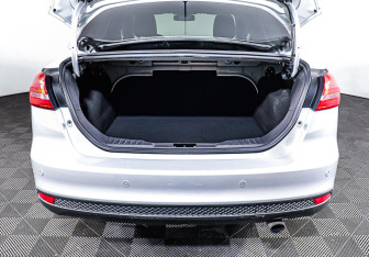 Подержанный автомобиль Ford Focus Sedan 2019 года (17 фото)