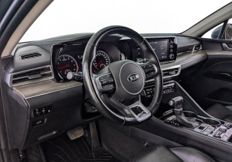 Подержанный автомобиль Kia K5 2021 года (15 фото)