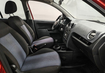 Подержанный автомобиль Ford Fusion 2008 года (9 фото)