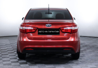 Подержанный автомобиль Kia Rio Sedan 2013 года (6 фото)