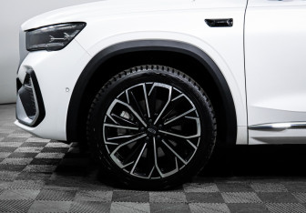 Подержанный автомобиль Geely Monjaro 2025 года (15 фото)