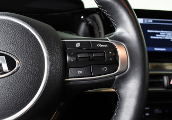 Подержанный автомобиль Kia K5 2021 года (17 фото)