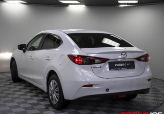 Подержанный автомобиль Mazda 3 Sedan 2016 года (20 фото)