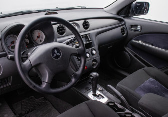 Подержанный автомобиль Mitsubishi Outlander 2006 года (9 фото)