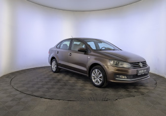Подержанный автомобиль Volkswagen Polo Sedan 2015 года (3 фото)