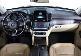 Подержанный автомобиль Mercedes-Benz GLE 2017 года (12 фото)