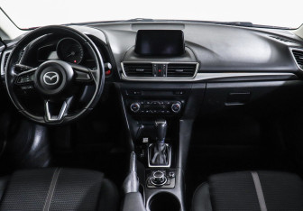 Подержанный автомобиль Mazda 3 Hatchback 2016 года (6 фото)