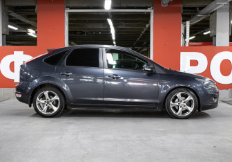 Подержанный автомобиль Ford Focus Hatchback 2010 года (4 фото)