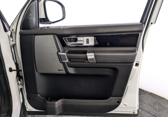 Подержанный автомобиль Land Rover Discovery 2015 года (24 фото)