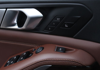Подержанный автомобиль BMW X5 2019 года (16 фото)