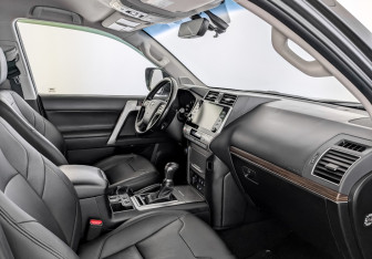 Подержанный автомобиль Toyota Land Cruiser Prado 2021 года (11 фото)