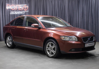 Подержанный автомобиль Volvo S40 2008 года (3 фото)
