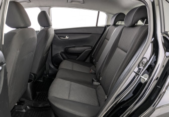 Подержанный автомобиль Kia Rio Hatchback 2021 года (17 фото)