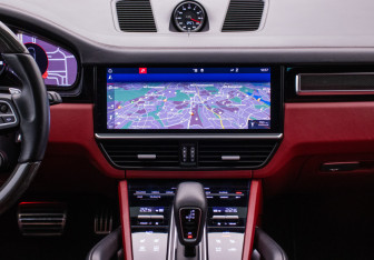 Подержанный автомобиль Porsche Cayenne 2018 года (14 фото)