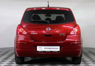 Подержанный автомобиль Nissan Tiida Hatchback 2012 года (5 фото)