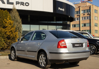 Подержанный автомобиль Skoda Octavia Liftback 2008 года (5 фото)
