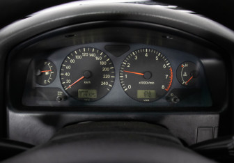 Подержанный автомобиль Toyota Avensis Sedan 1999 года (12 фото)