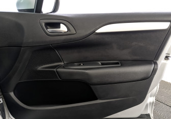 Подержанный автомобиль Citroen C4 Sedan 2020 года (25 фото)