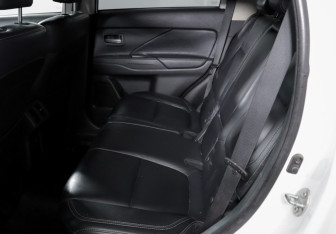 Подержанный автомобиль Mitsubishi Outlander 2019 года (10 фото)