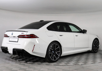Новый BMW M5 Sedan 2025 (2 фото)