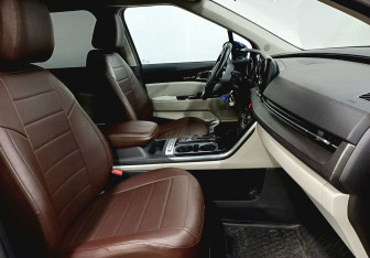 Подержанный автомобиль Kia Carnival 2021 года (25 фото)