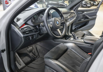 Подержанный автомобиль BMW X5 2017 года (16 фото)