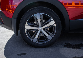 Подержанный автомобиль Peugeot 3008 2017 года (13 фото)