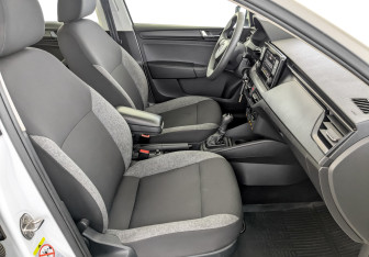 Подержанный автомобиль Skoda Rapid Liftback 2021 года (23 фото)