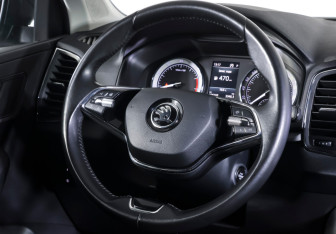 Подержанный автомобиль Skoda Karoq 2021 года (13 фото)