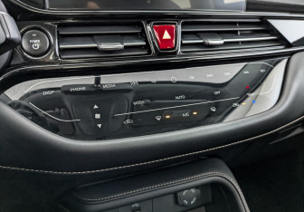 Подержанный автомобиль Москвич 3е 2023 года (26 фото)