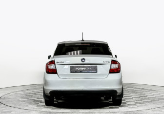 Подержанный автомобиль Skoda Rapid Liftback 2019 года (6 фото)