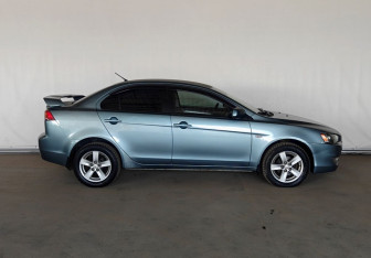 Подержанный автомобиль Mitsubishi Lancer Sedan 2008 года (8 фото)