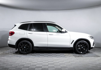 Подержанный автомобиль BMW X3 2018 года (4 фото)