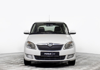 Подержанный автомобиль Skoda Fabia Hatchback 2010 года (2 фото)