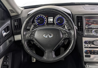 Подержанный автомобиль Infiniti G Convertible 2011 года (22 фото)