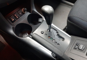 Подержанный автомобиль Toyota RAV4 2007 года (16 фото)