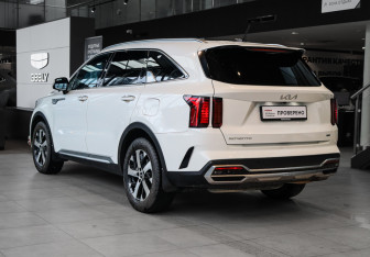 Подержанный автомобиль Kia Sorento 2023 года (6 фото)