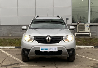 Подержанный автомобиль Renault Duster 2021 года (2 фото)