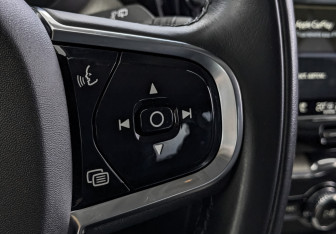 Подержанный автомобиль Volvo XC60 2021 года (29 фото)